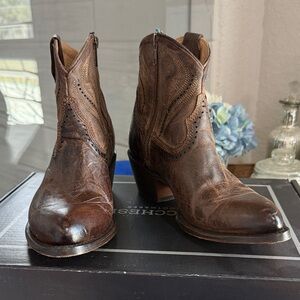 Lucchese M6039 Women’s Sabine Bootie Distressed Dark Brown Western Boots